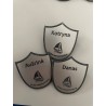 Vardinės darbuotojų identifikavimo kortelės su žiogeliu arba magnetu.